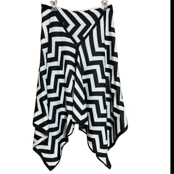 Black and White Chevron 3 ways to wear  Shaw metallic new one size fits all - Picture 2 of 7